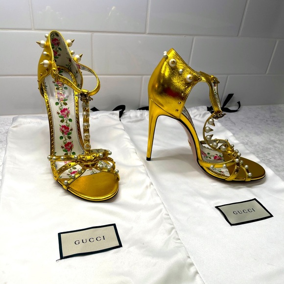 Authentic Gucci Gold sandal size 38/ US 8 - Picture 1 of 3